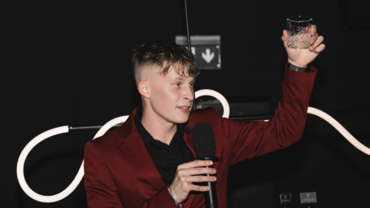 Justin Tyler Dettmering ist seit kurzem Restaurantleiter des NARA auf dem Kiez