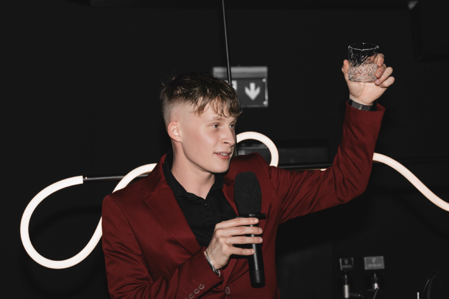 Justin Tyler Dettmering ist seit kurzem Restaurantleiter des NARA auf dem Kiez