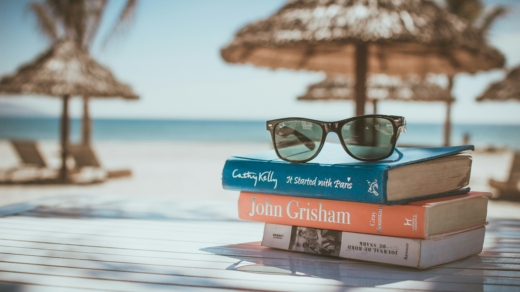 Urlaubszeit ist Lesezeit! Am Strand gehört ein gutes Buch genauso dazu wie ausreichend Sonnenmilch
