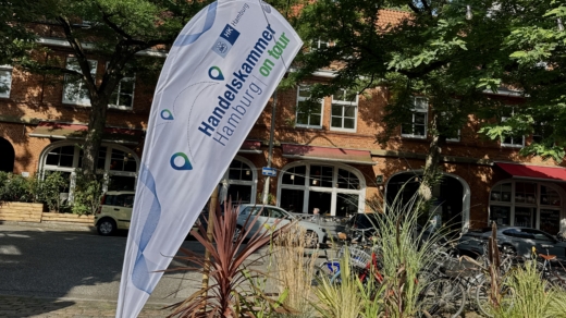 Am 16. Juli kamen bei der Handelskammer Hamburg on tour einige kluge Köpfe aus Wirtschaft und Kultur zusammen, um über Klima, Nachhaltigkeit, Zukunft und die Weiterentwicklung von Unternehmen im Zeitalter von KI zu plaudern. Ein Event, dass zum Nachdenken, Connecten und Austausch einlud