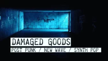 Partyposter: Text 'DAMAGED GOODS' und darunter 'POST PUNK / NEW WAVE / SYNTH POP' vor blau beleuchtetem Tunnel