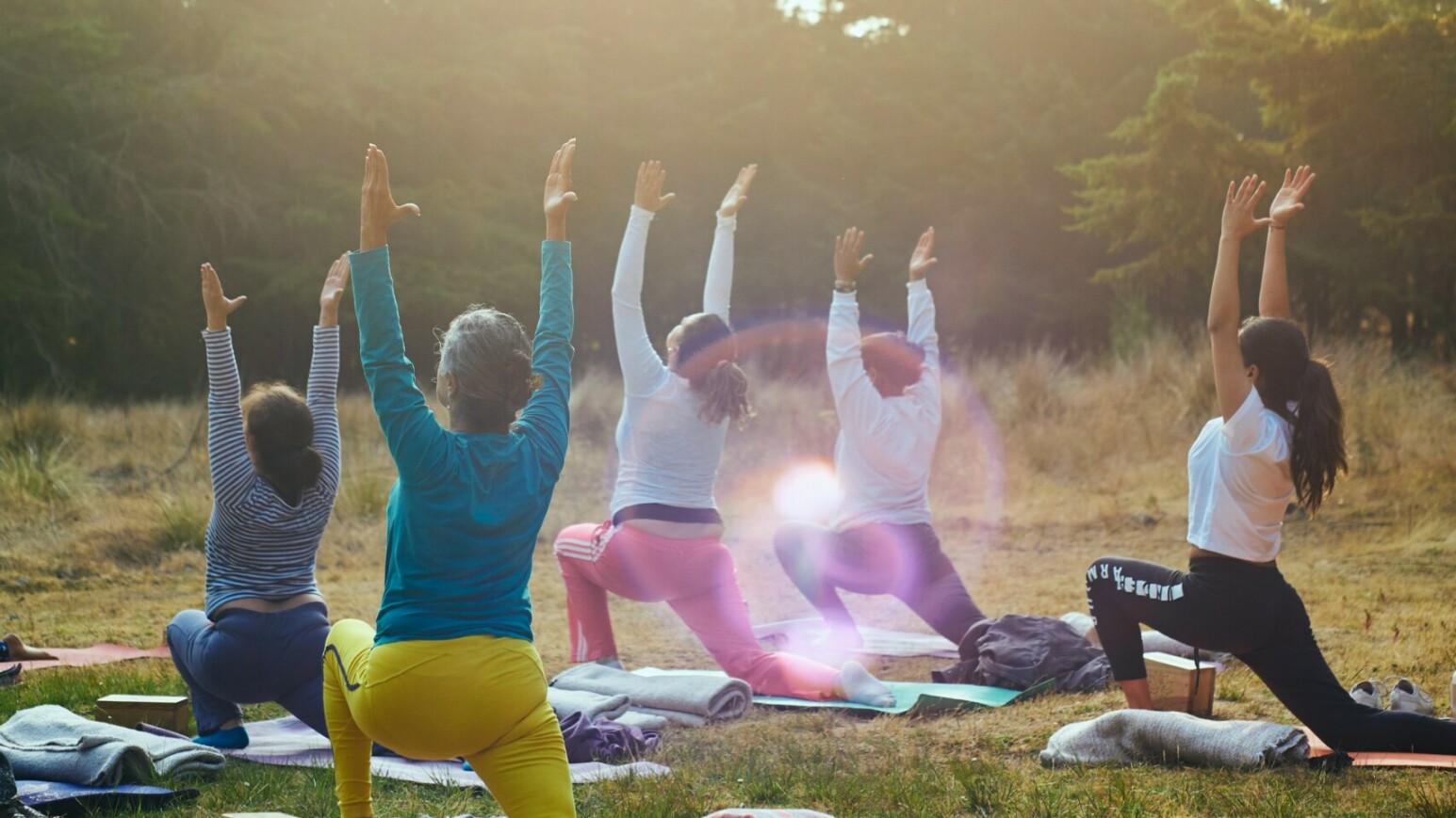 Leute, die Yoga machen