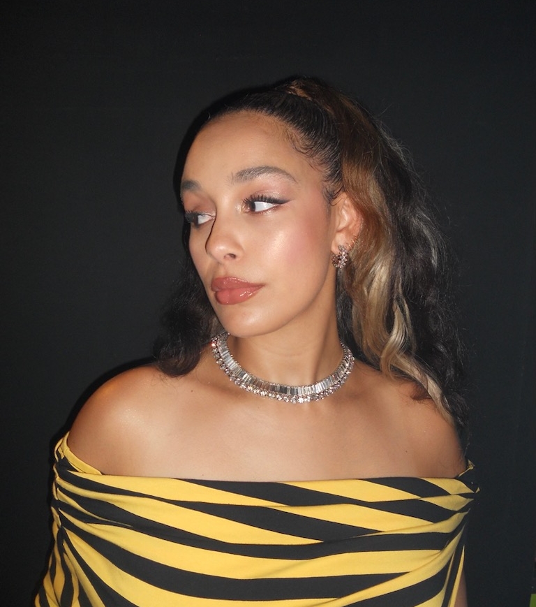 Nahes Porträt von Jorja Smith
