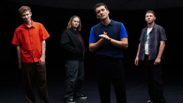 Die Band Provinz vor dunklem Hintergrund
