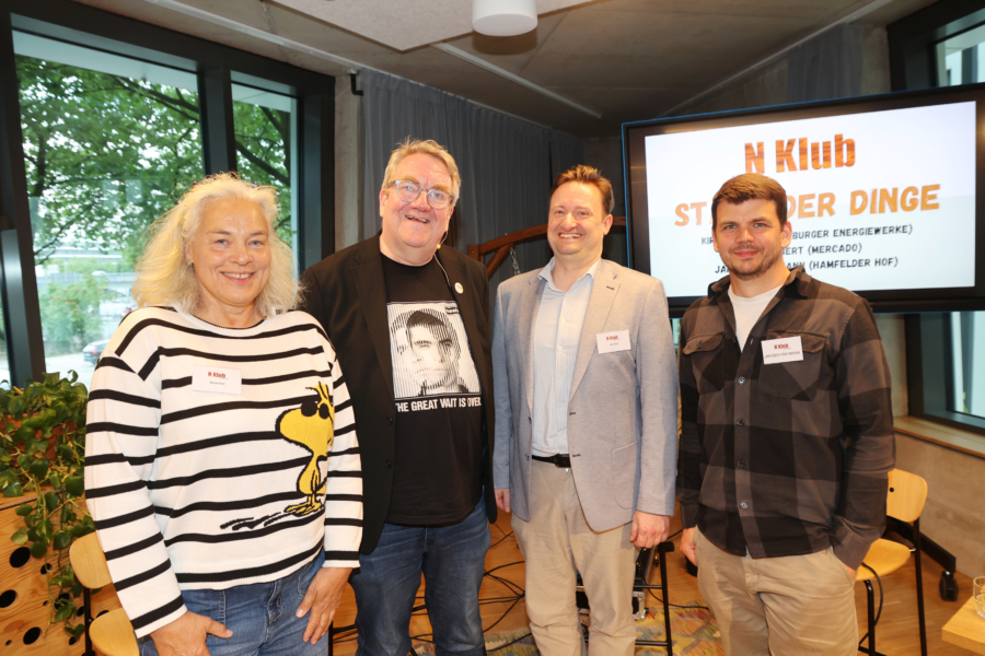 Lars Meier (2. v. l.) mit den N Klub-Gästen Kirsten Fust (Hamburger Energiewerke), Sven Ebert (Mercado) und Janosch Raymann (Hamfelder Hof)