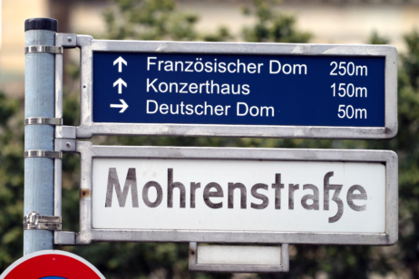 Bis 23. August heiß diskutiert: Die Mohrenstraße in Berlin heißt nun Anton-Wilhelm-Amo-Straße