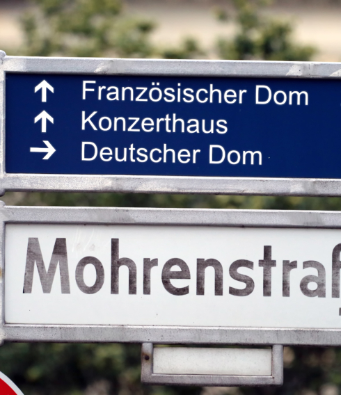 Bis 23. August heiß diskutiert: Die Mohrenstraße in Berlin heißt nun Anton-Wilhelm-Amo-Straße