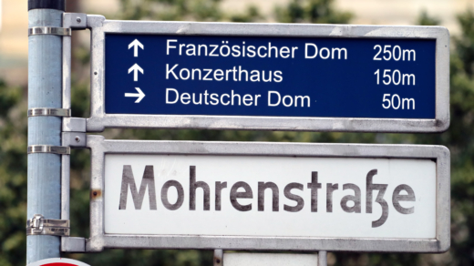 Bis 23. August heiß diskutiert: Die Mohrenstraße in Berlin heißt nun Anton-Wilhelm-Amo-Straße