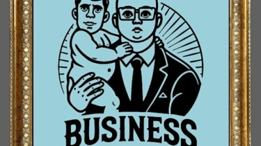 Schwarz-weißes Logo eines Mannes im Anzug, der ein Baby hält, mit dem Text 'BUSINESS COMEDY CLUB 2025' auf hellblauem Hintergrund, umrahmt von einem goldenen Rahmen