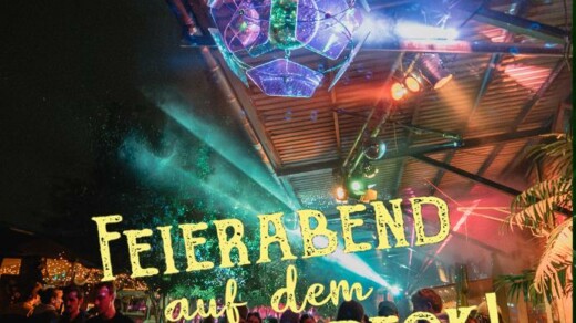 Menschen feiern bei einer Party mit bunten Lichtern und Discokugel, Text 'Feierabend auf dem Sonnendeck!'