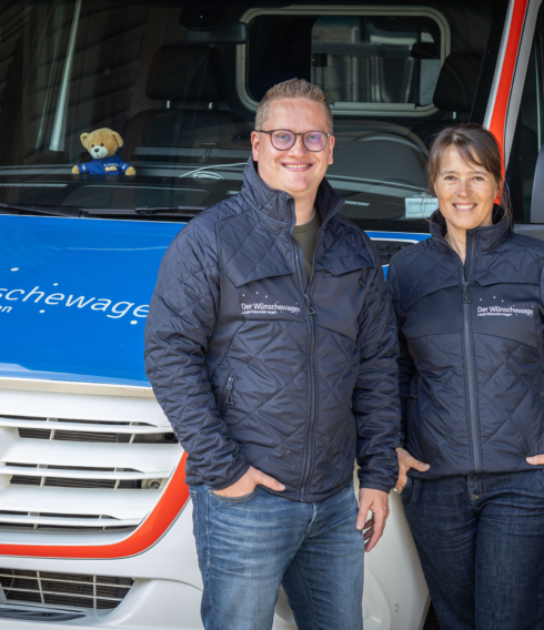 Stefanie Meyer und Luca Möhring arbeiten bereits seit mehreren Jahren für den Wünschewagen und erfüllen sterbenskranken Menschen ihre letzten Wünsche