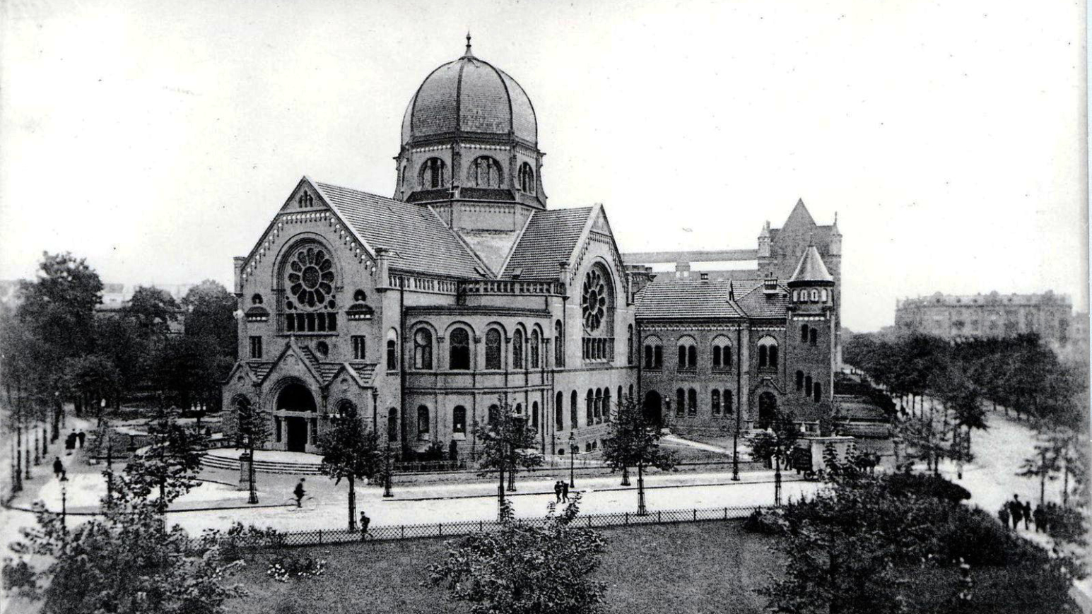 Alte Fotografie der Bornplatz-Synagoge um 1906 herum