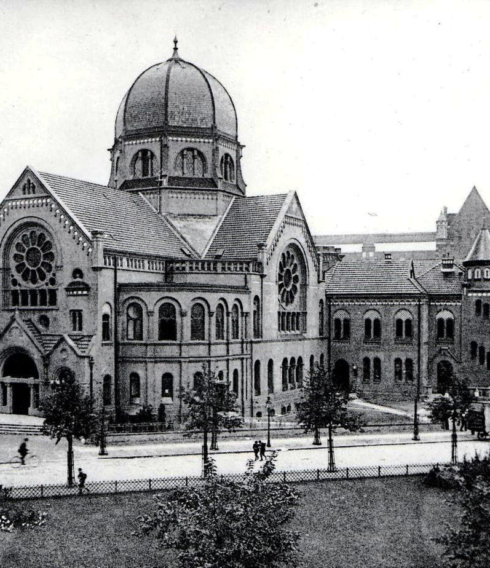 Alte Fotografie der Bornplatz-Synagoge um 1906 herum