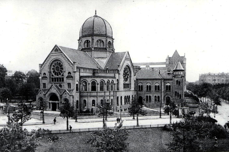 Alte Fotografie der Bornplatz-Synagoge um 1906 herum