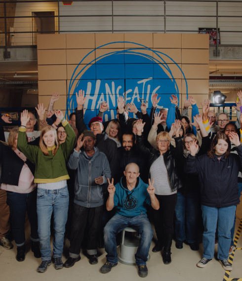 Gruppenfoto einiger motivierter helfenden Hände bei Hanseatic Help
