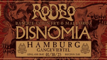 Text 'RODOSO Basque Country & Mallorca DISNOMIA Hamburg Gängeviertel Einlass 20:02 01/10/25 Beginn 21:01' auf braunem Hintergrund mit Totenschädeln links und rechts.
