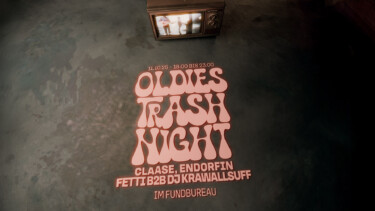 Alter Röhrenfernseher - darunter ein Schriftzug: Oldies Trash Night