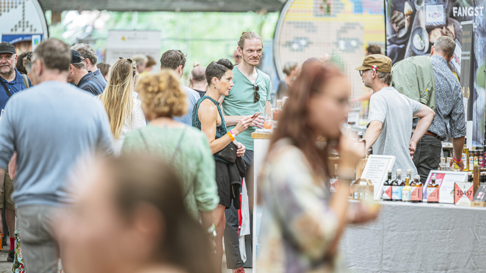 Menschen auf dem Festival