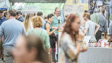 Menschen auf dem Festival