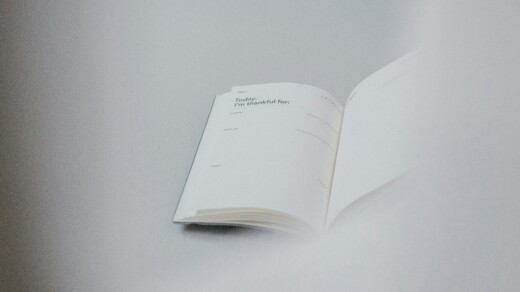 Ein aufgeschlagenes Buch