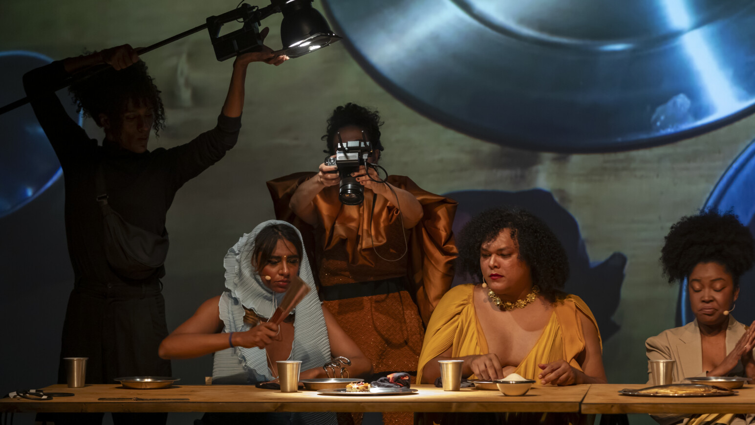 VERLOSUNG: Premiere von MEXA The Last Supper am 2.10., um 19:30 Uhr auf Kampnagel