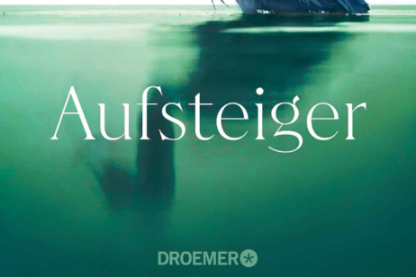 In seinem neuen Roman „Aufsteiger“ erzählt Peter Huth eine Geschichte mitten aus dem Redaktionsgebäude des Alex-Springer-Verlages