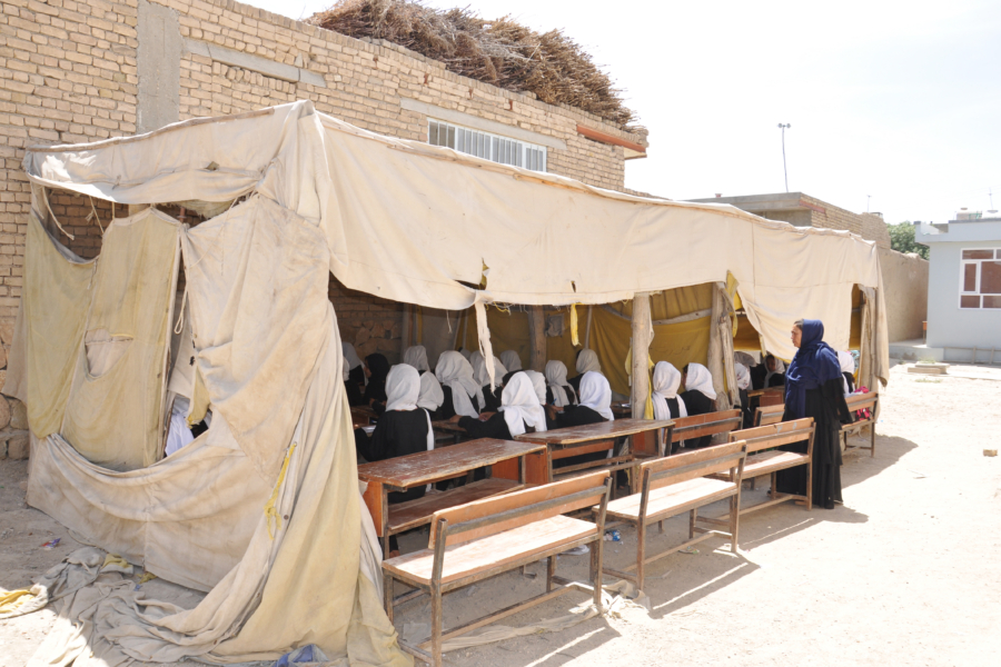 Unterrichtsszene aus der staatlichen Grund- und Mittelschule Khwaja Boghra in Kabul 
