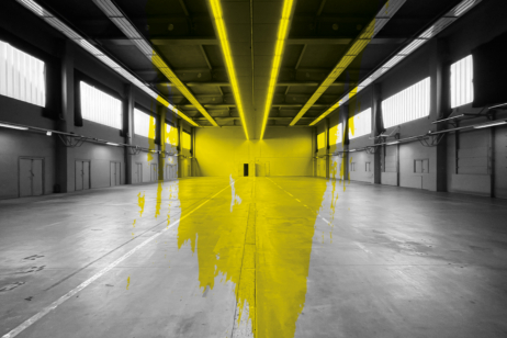 Das ehemalige Paketverteilzentrum an der Kaltenkirchener Straße wird Ende November zum Ort für Kunst: Der altonale Kunstherbst zeigt hier am 29. und 30. November Kunst von jungen Künstlerinnen und Künstlern