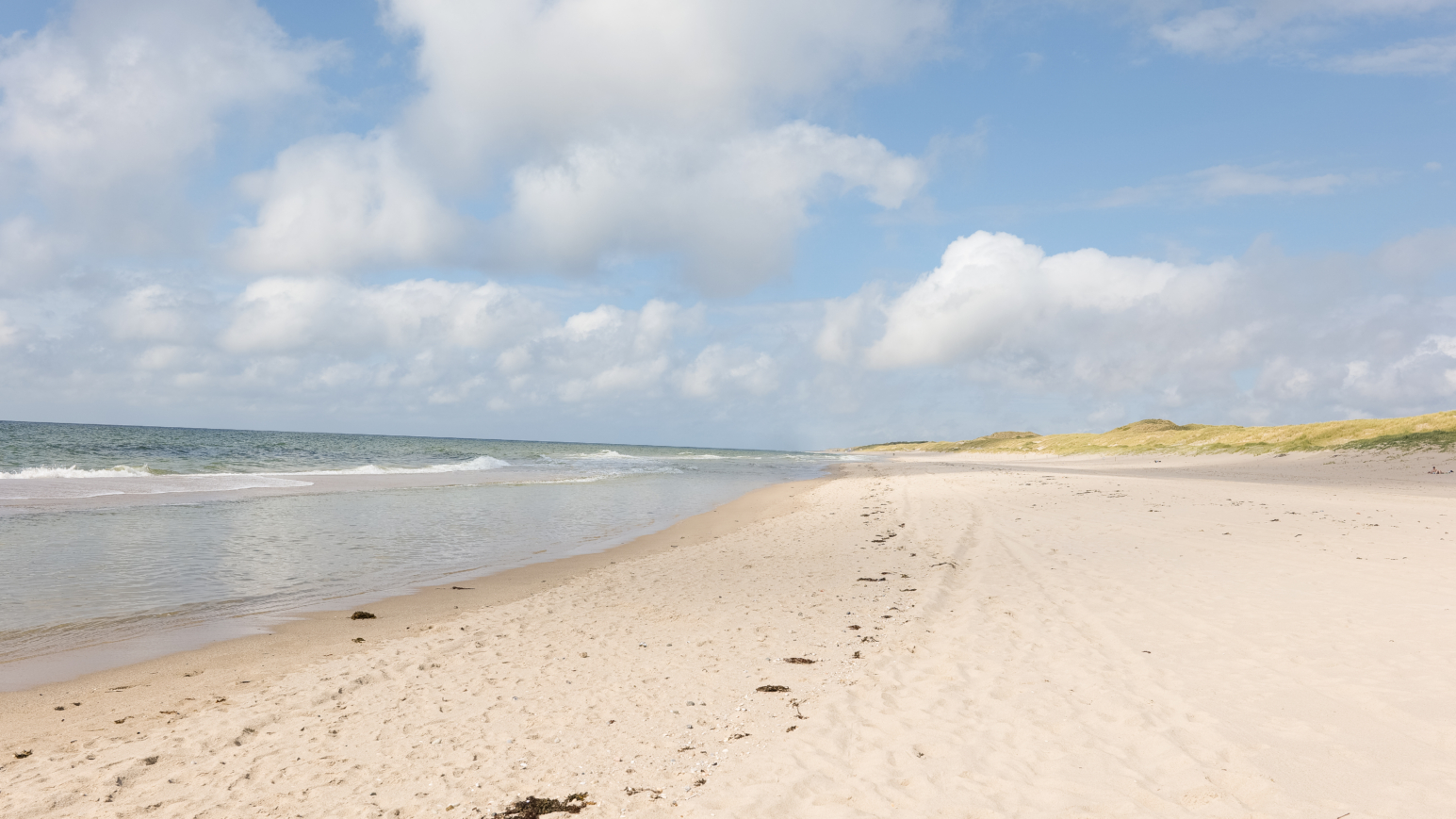 Der breite Sandstrand auf Sylt ist einfach bilderbuchhaft