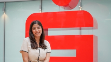 Beratung in der Filiale, Hilfe auf der Straße: Rajika Nagpal engagiert sich für hilfsbedürftige Menschen – unterstützt von der Haspa