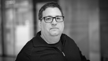 Schwarz Weiss Aufnahme des Autors Sven Weiss