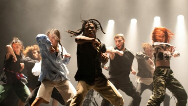 Die Gruppe Mazelfreten beim Tanzen