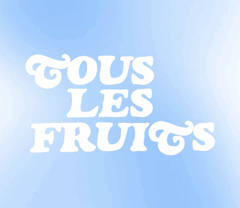 Illustration blau mit Schriftzug Tous Les Fruits