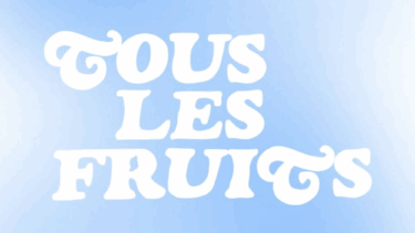 Illustration blau mit Schriftzug Tous Les Fruits