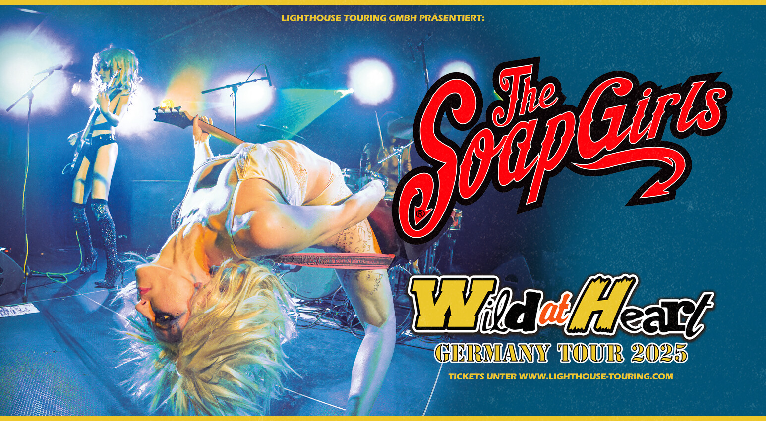Bühnenaufnahme der Band The Soap Girls mit Sängerin, die sich nach hinten beugt, und Gitarristin im Hintergrund, dazu Schriftzug 'The Soap Girls Wild at Heart Germany Tour 2025'.