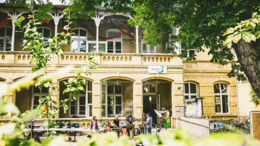 Das Haus Drei von außen