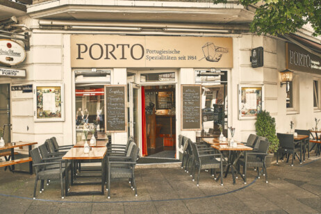 Seit über vierzig Jahren begeistert das Eckrestaurant im trubeligen Portugiesenviertel mit traditioneller Küche ( ©Marc Sill)