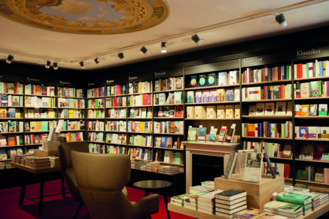 Die größte Buchhandelskette der Stadt "Heymann" besticht mit einer atmosphärischen Filiale nahe Eppendorfer Baum