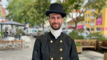 Jung, sympathisch und wichtiger Teil der Energiewende: der Schornsteinfegermeister Louis Bergerhoff