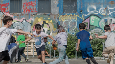 Auf der letzten Lüttville Ferienfreizeit hatten die Kinder wie hier, bei einer Wasserschlacht, viel Spaß