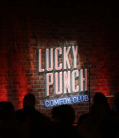 Der Lucky Punch Comedy Club gastiert immer einmal im Monat in Hamburg und lässt die besten Comedy-Newcomer auftreten