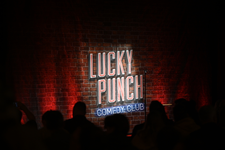 Der Lucky Punch Comedy Club gastiert immer einmal im Monat in Hamburg und lässt die besten Comedy-Newcomer auftreten