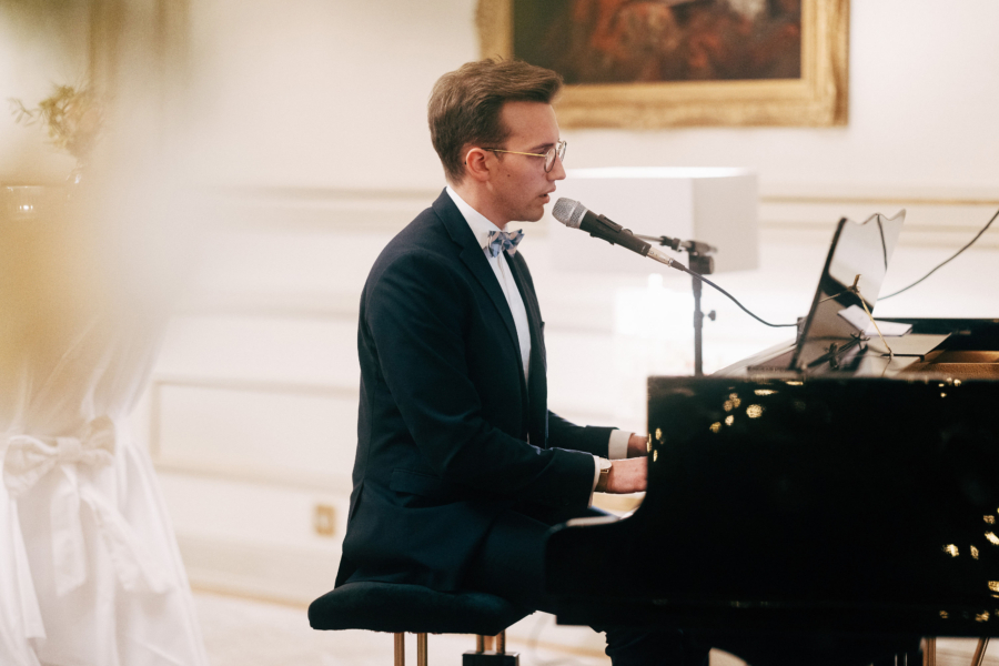 Live-Pianist Chris Meyers sorgt für eine angenehme Atmosphäre auf Hochzeiten (©Max Arens) 