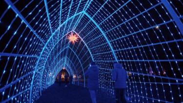 Gang mit vielen Lichtern