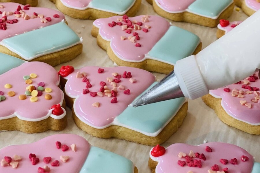 Bunte Kekse, üppige Torten oder ein süßes Buffet: Für die nächste Fete gibt es Angebot für alle – beispielsweise bei Henk und Henri in Eppendorf