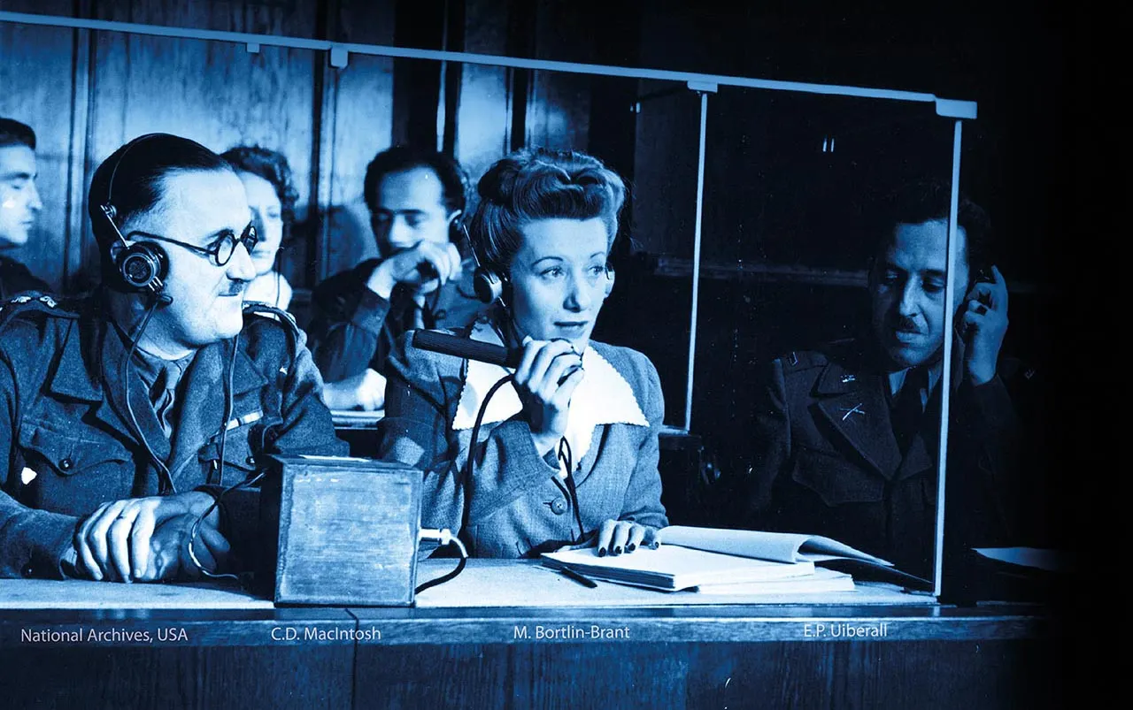 Wanderausstellung über Simultandolmetschen bei den Nürnberger Prozessen im Auswanderermuseum BallinStadt.