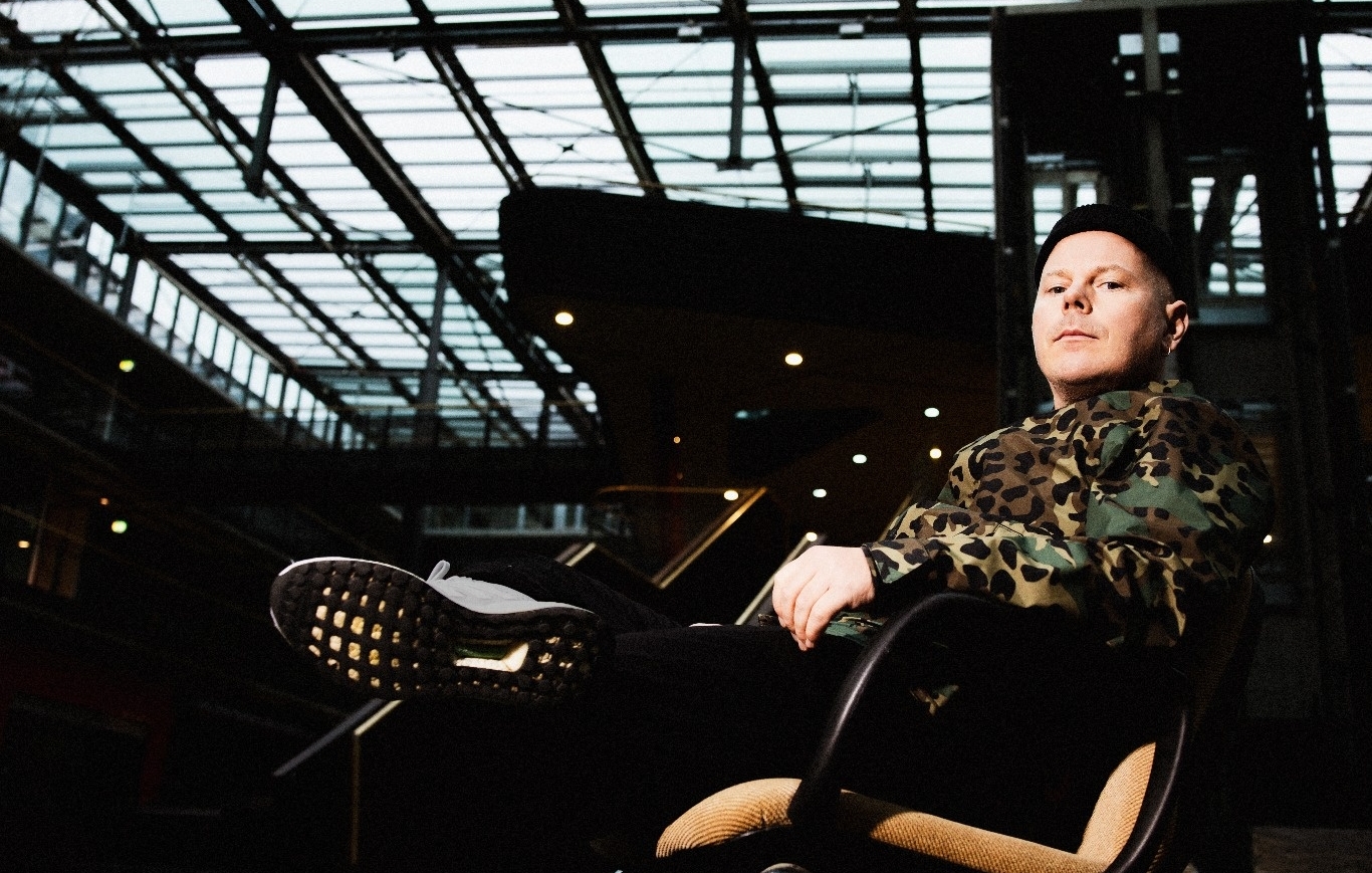 König Boris, Musiker und leidenschaftlicher FC St. Pauli-Fan, bringt Musik, Geschichten und Herzblut auf die Bühne