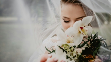 Der Hochzeitstag ist für viele einer der wichtigsten Momente des Lebens. Der perfekte Look und ein gutes Brautstyling sollen dabei nicht zu kurz kommen.