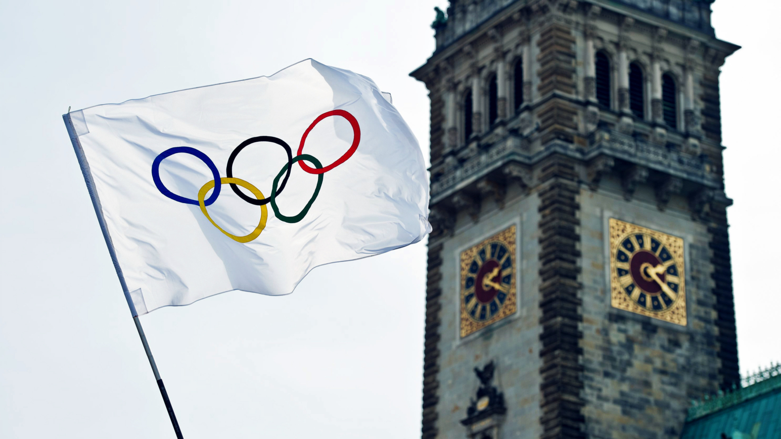 Die olympische Fahne vor dem Hamburger Rathaus vielleicht 2027?