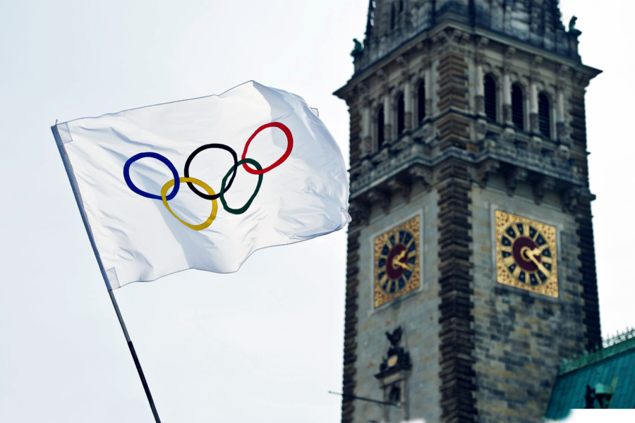 Die olympische Fahne vor dem Hamburger Rathaus vielleicht 2027?